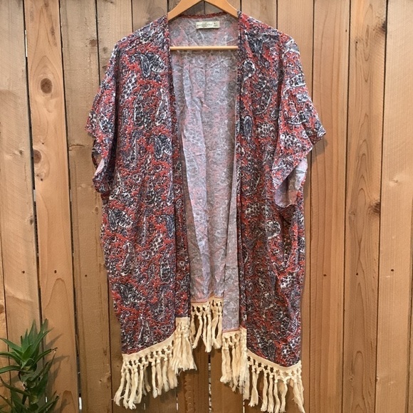 Ambercombie & Fitch paisley kimono with fringe - Picture 1 of 9